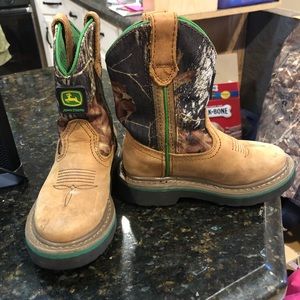 John Deere boots size 9 (little kids)